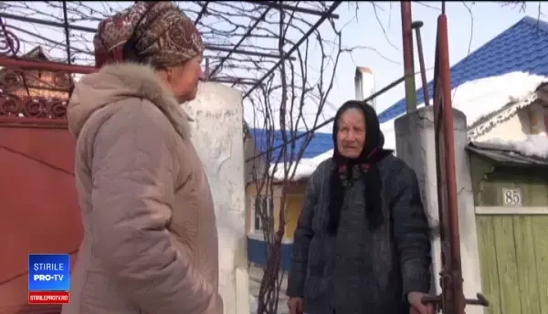 O femeie cercetată penal pentru furt a ajutat o vecină să scape de un jaf prin ”metoda accidentul”