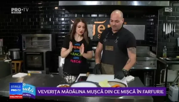 Artista care a mâncat viermi de mătase pe nevăzute. Reacția ei când a văzut ce e în farfurie