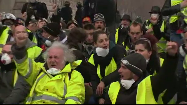 Vestele galbene, către președintele Franței: ”E prea târziu”. Macron, ironizat de ”prietenul” Trump