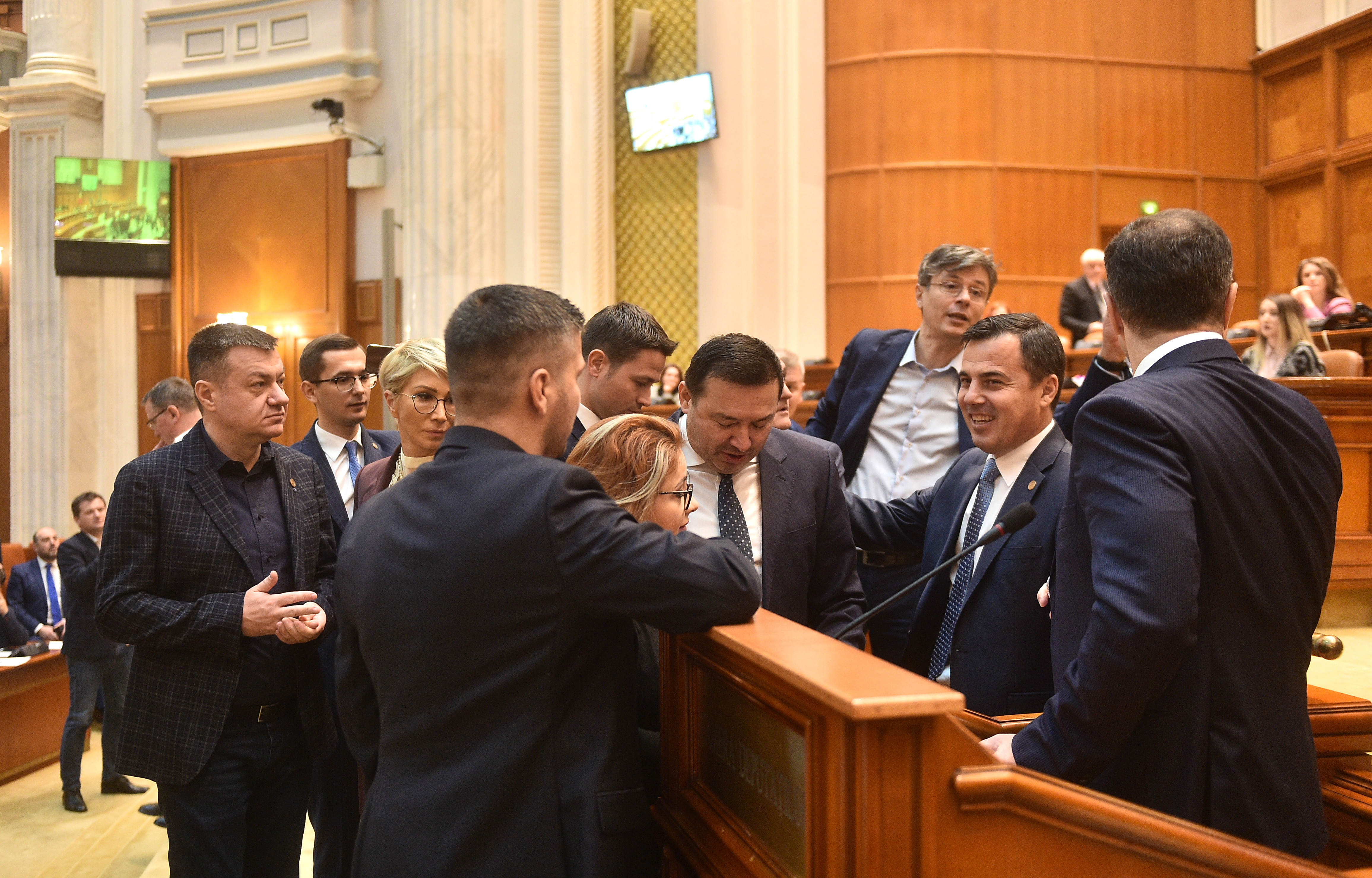 Filmul scandalului din Camera Deputaților. Ce au câștigat liberalii din acest circ politic