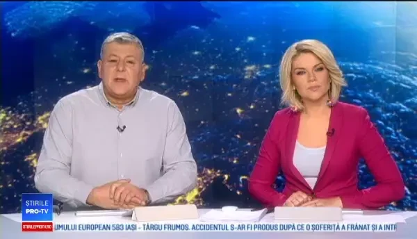 Momentul în care un avion se prăbușește și lovește o clădire