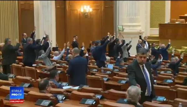 Circ de zile mari în Parlament. Opoziția a forțat revocarea lui Dragnea de la șefia Camerei Deputaților