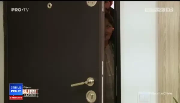 Abandonată de părinți, o fetiță crescută de bunica ei a primit vizita echipei ”Visuri la cheie”