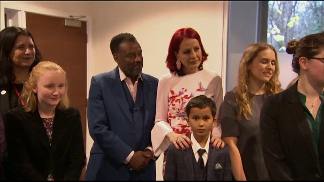 Reacția neașteptată a unui copil la întâlnirea cu regina Elisabeta