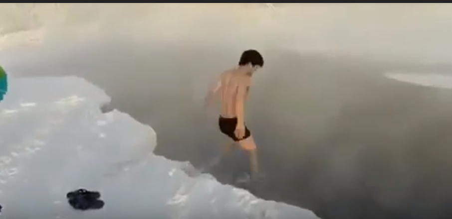Localitatea din Rusia în care turiștii vin să facă baie la -60 de grade Celsius. VIDEO