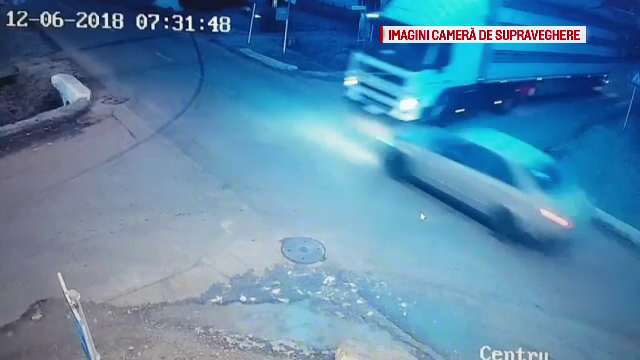 Ce s-a întâmplat într-o intersecție din Timiș unde un șofer de TIR a intrat fără să se asigure