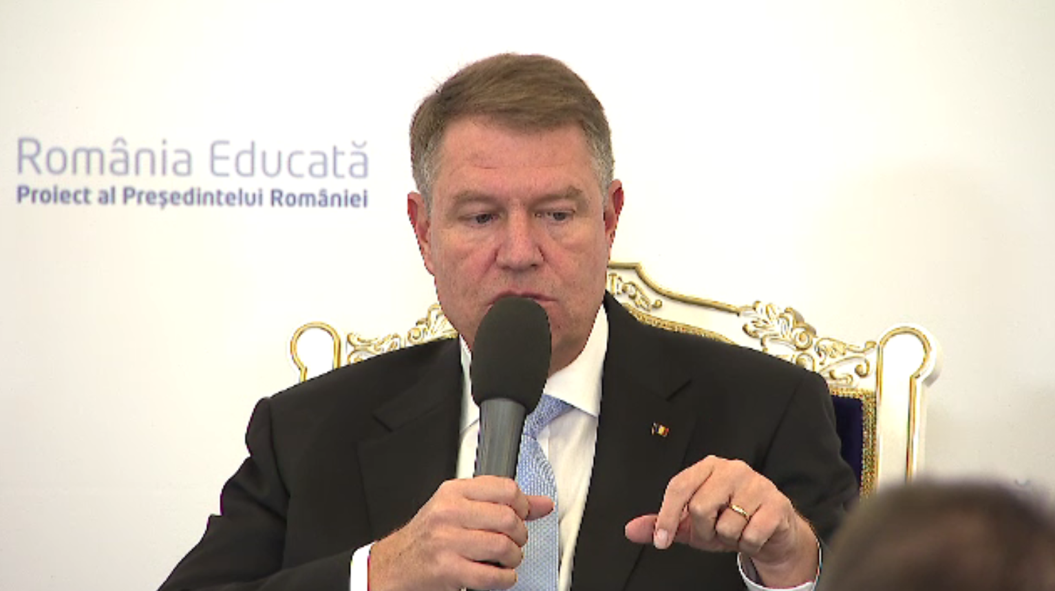 Iohannis își dorește desființarea inspectoratelor școlare. Ce spune ministrul Educației