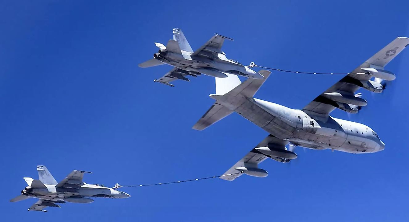 Două avioane militare americane s-au ciocnit în aer. Un pușcaș marin a murit