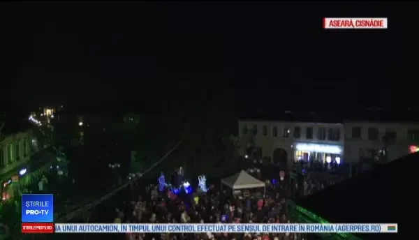 Sărbătoare cu 30 de Moşi Nicolae, într-un orăşel din Sibiu. Reacţia localnicilor