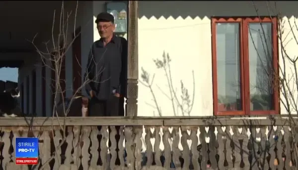 Casa lui Brâncuşi, aproape dărâmată. Primăria din Hobița a intrat în posesia ei