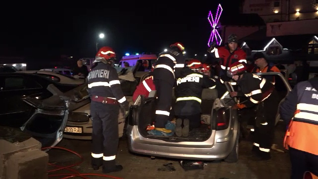 Șase persoane au fost lovite de o mașină în parcarea unui restaurant. Greșeala comisă de șofer