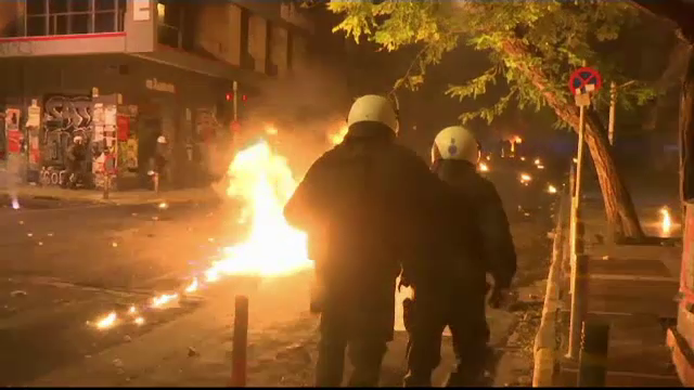 Ciocniri între anarhiști și polițiști, în Grecia. Au devastat centrul Atenei