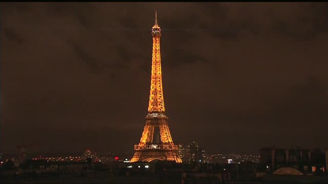 Se scumpesc biletele pentru urcarea în Turnul Eiffel. Cât vor fi nevoiți să plătească turiștii din 17 iunie