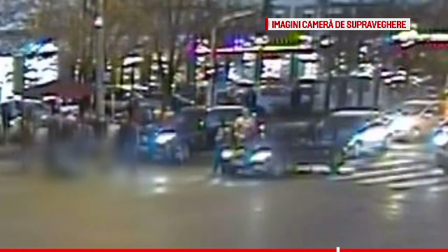 O femeie din Timișoara a fost lovită în plin de o maşină. Greşeala comisă de victimă