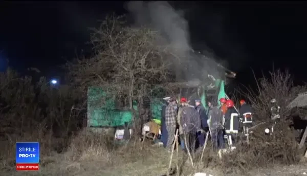 Incendiu într-un cartier din Iaşi. Oamenii au fugit din case vineri dimineaţă