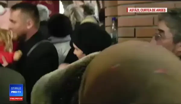 Peste 5.000 de oameni au participat la sfințirea noii catedrale din Curtea de Argeș