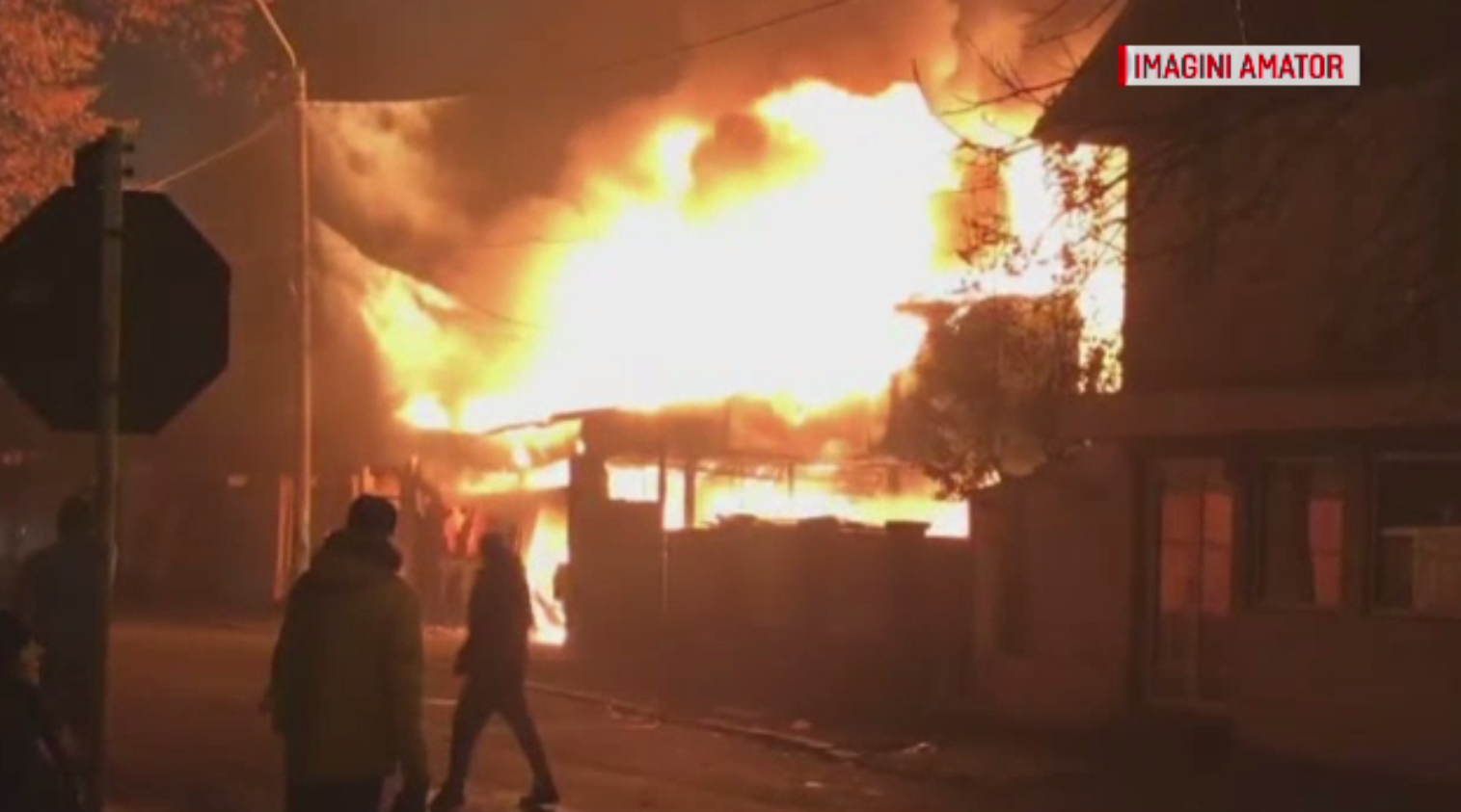 Două mașini au ars în urma unui incendiu violent. Primele ipoteze