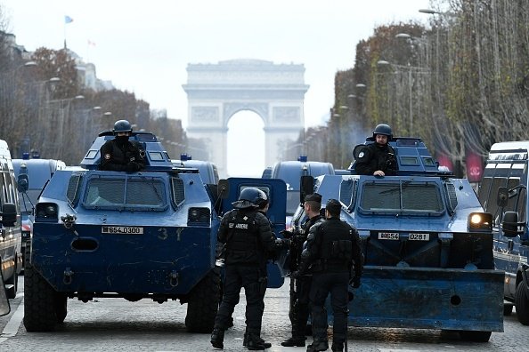 PROTESTE VESTE GALBENE PARIS - 13