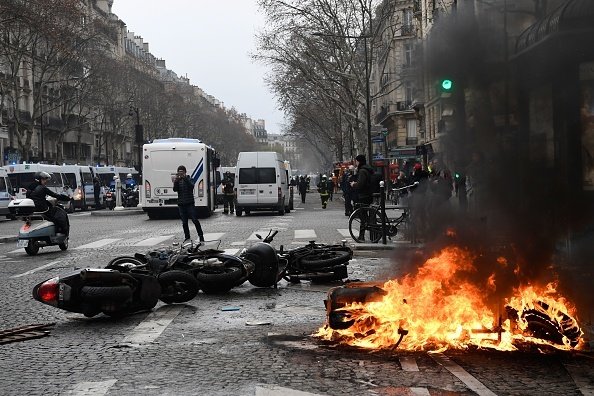 PROTESTE VESTE GALBENE PARIS - 4