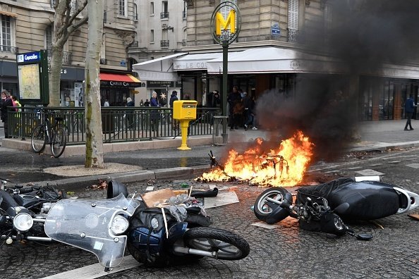 PROTESTE VESTE GALBENE PARIS - 14