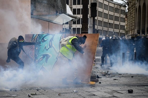 PROTESTE VESTE GALBENE PARIS - 20