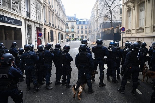 PROTESTE VESTE GALBENE PARIS - 23