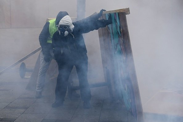 PROTESTE VESTE GALBENE PARIS - 24
