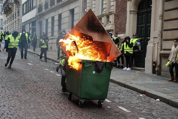 PROTESTE VESTE GALBENE PARIS - 25