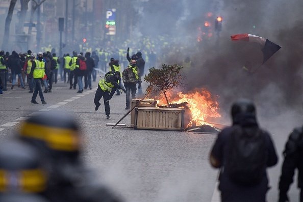 PROTESTE VESTE GALBENE PARIS - 30