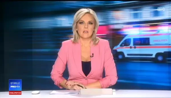 Un bărbat a leșinat după ce a căzut de pe platforma care îl ridicase la un brad de Crăciun