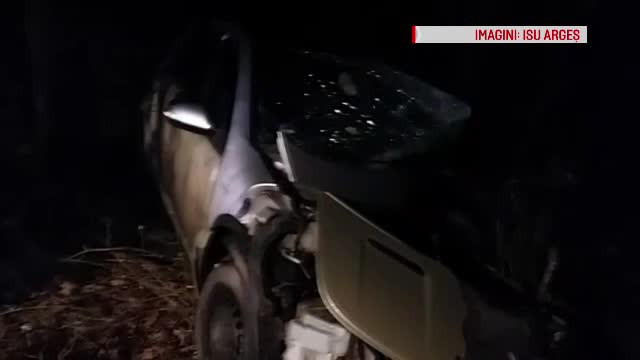 Accident rutier grav în Argeș, într-o curbă. Doi șoferi au tăiat axul drumului, unul a murit