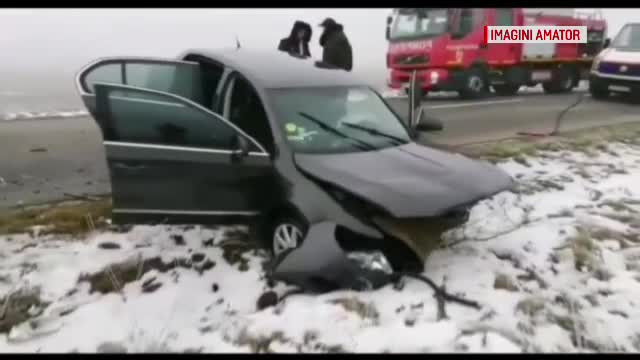 Opt răniți în Olt după ce un șofer a intrat pe contrasens. El și soția sa, captivi între fiare