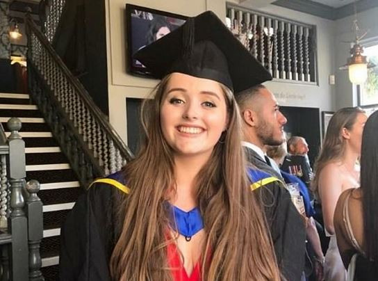 Ce a pățit o tânără care a folosit Tinder pentru a-și găsi partener în vacanță