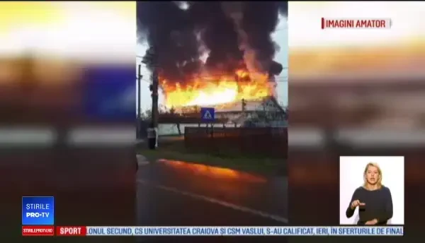 Incendiu puternic la o fabrică din Reghin. ”Aşa flacără mare n-am văzut în viaţa mea"