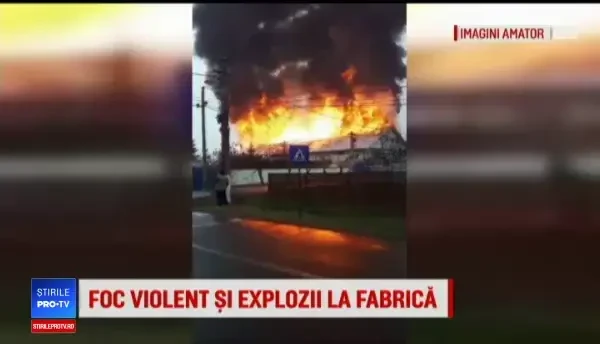 Incendiu puternic la o fabrică din Reghin. ”Aşa flacără mare n-am văzut în viaţa mea"