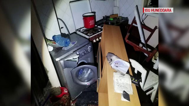 Explozie puternică într-un apartament din Hunedoara. Ce au descoperit apoi pompierii