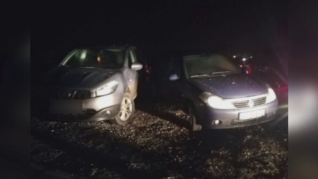 Un șofer băut a lovit trei mașini parcate. O persoană a fost rănită