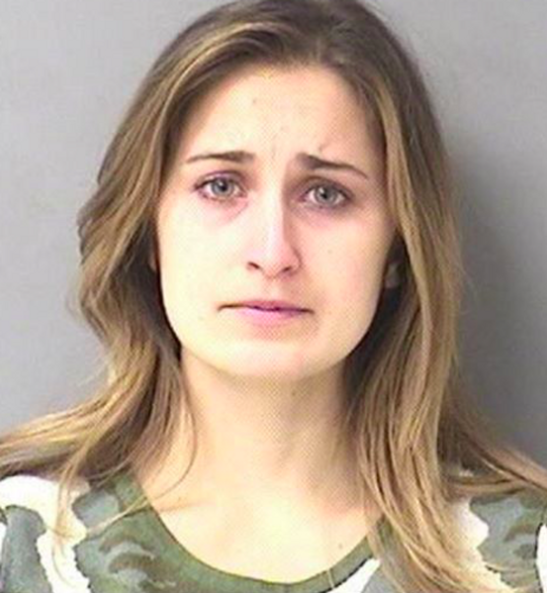 Ce a pățit o fostă miss, după ce i-a trimis poze nud unui băiat de 15 ani