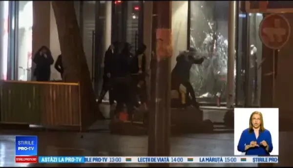 ”Vestele Galbene”. Macron se va adresa naţiunii franceze luni seară