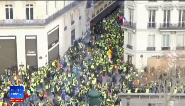 Macron, avertizat de Vestele Galbene înainte de discurs. ”În curând, vom vorbi de insurecţie"