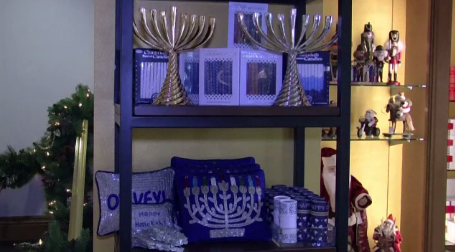 Cadouri exclusiviste pentru cei mai bogați oameni ai lumii. Cât costă o vază semnată de Karl Lagerfeld