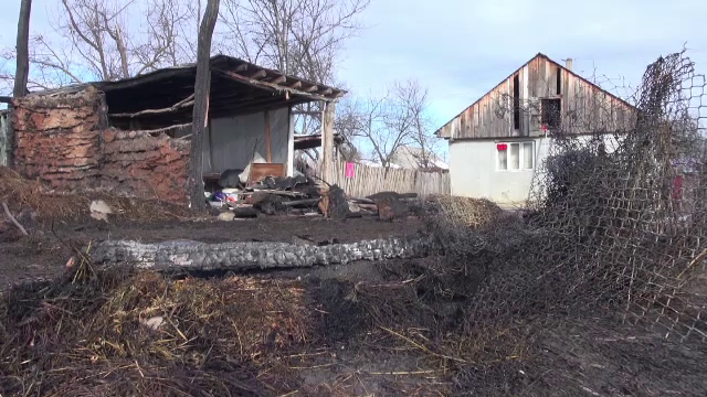 Motivul pentru care o femeie i-a incendiat casa fostului iubit: „Nu te puteai apropia, că săreau oalele”