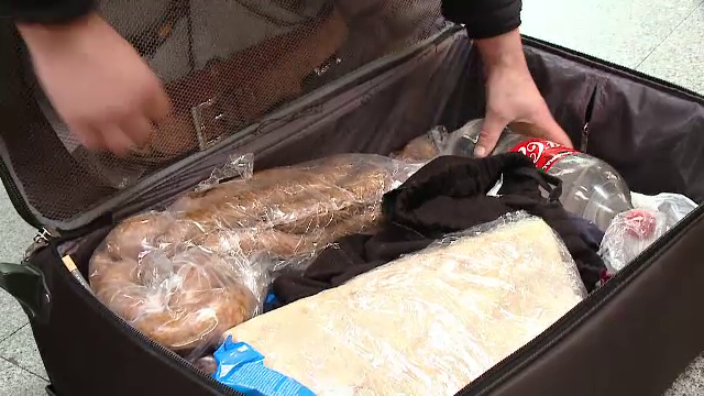 Începe ”migrația” pachetelor pentru românii din străinătate. ”Slănină, ceapă, țuică”