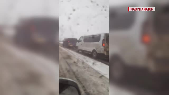 Autostrada Turda-Gilău, blocată din cauza viscolului. De ce nu au ieşit utilajele de deszăpezire