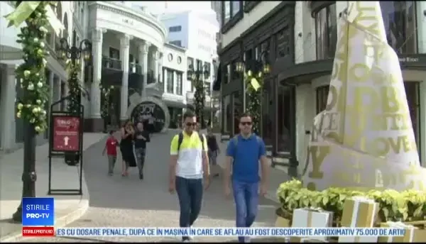 Cadouri exclusiviste pentru cei mai bogați oameni ai lumii. Cât costă o vază semnată de Karl Lagerfeld