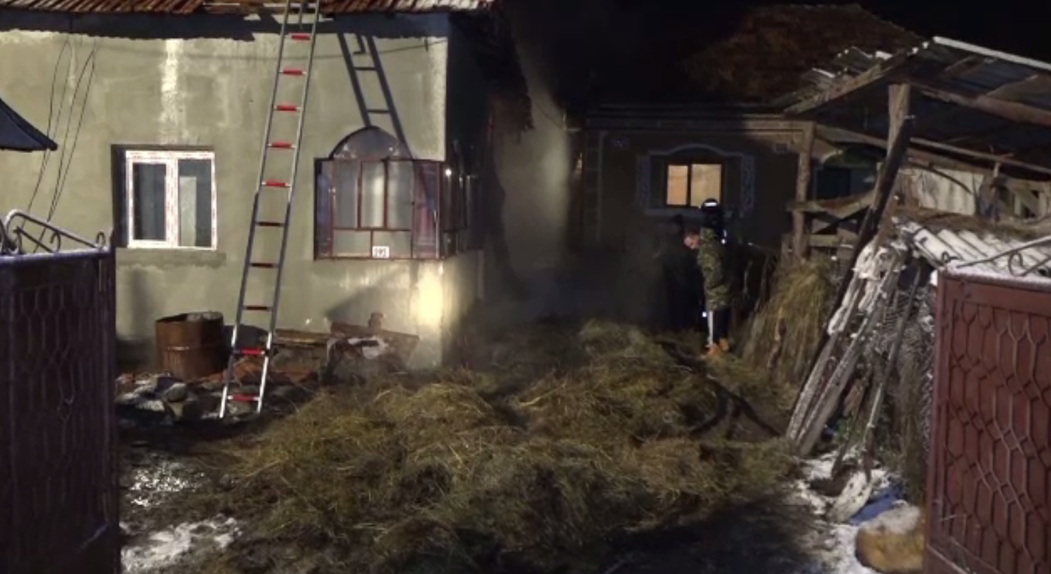 Bătrână de 86 de ani, arsă de vie în locuință după ce un jar a căzut din sobă