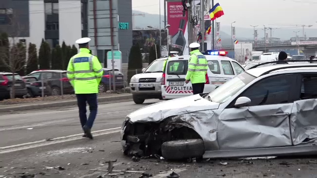 Accident în lanț la ieșirea din Cluj-Napoca. Eroarea comisă de un șofer
