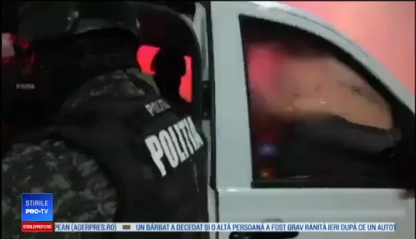 Urmărire ca în filme, în Argeș. Un șofer fără permis nu a putut fi oprit nici cu focuri de armă