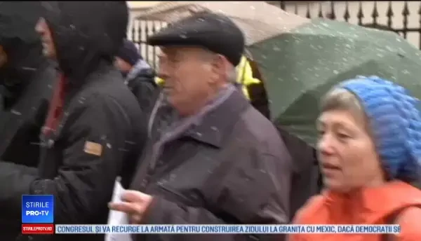 Un an de când oamenii din Sibiu ies în stradă zilnic. "I-am întârziat, nu au ordonanţele pe care le voiau”