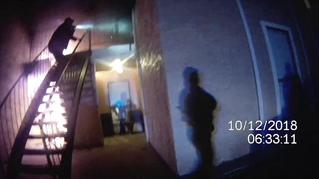 Salvare dramatică din flăcări, filmată de camera unui polițist